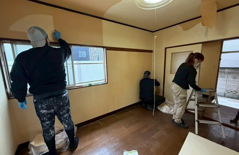 ゴミ屋敷をすっきり解決、横浜での原状回復工事と消毒作業のプロ集団！